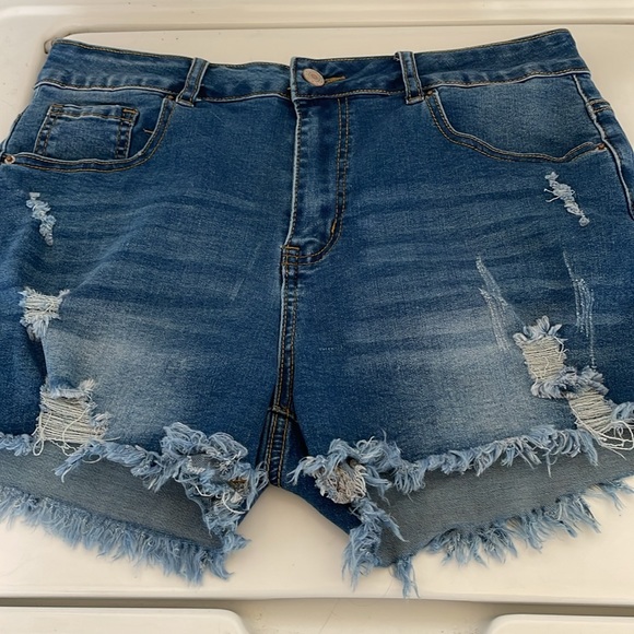 Sz L Cut-Off Jean Shorts - Picture 4 of 6